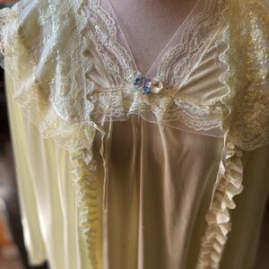 Yellow Nylon Peignoir Set, size M, Knee Length, Lacey, Welmelda Chinese label.